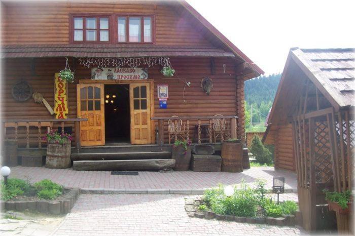 Boykivskiy Dvir Yasenitsa Zamkova Exterior photo