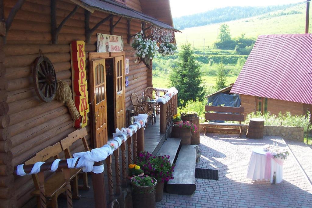 Boykivskiy Dvir Yasenitsa Zamkova Exterior photo