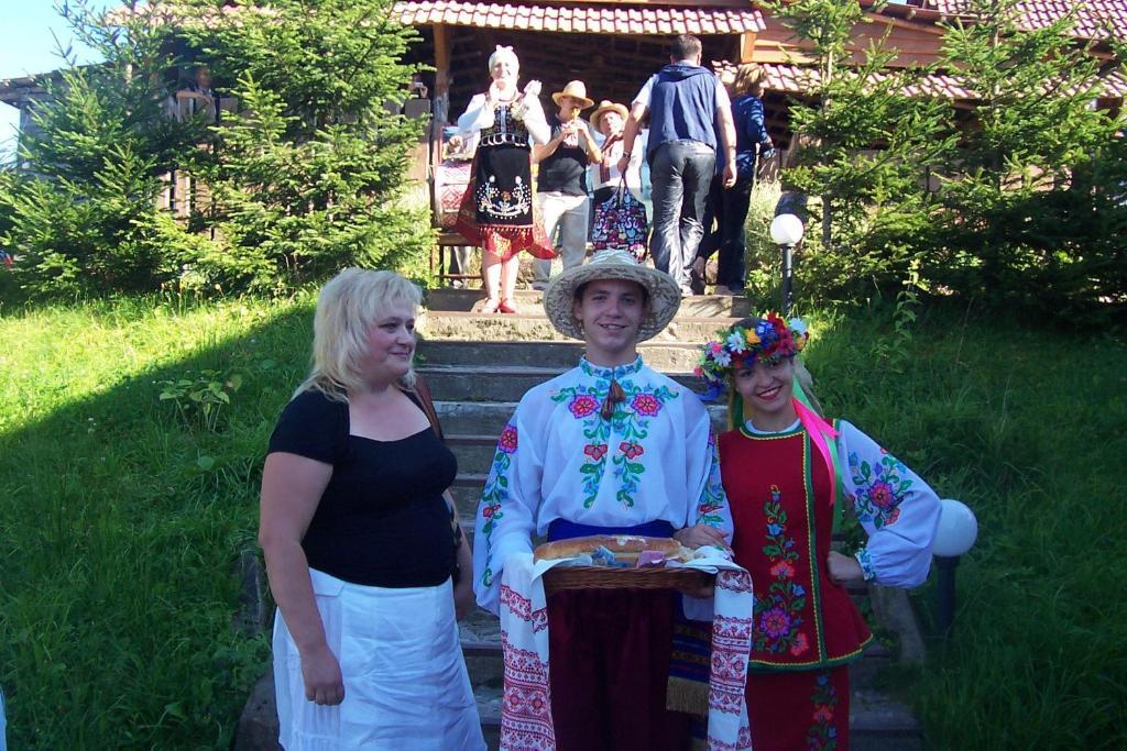 Boykivskiy Dvir Yasenitsa Zamkova Exterior photo