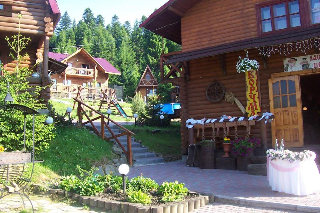 Boykivskiy Dvir Yasenitsa Zamkova Exterior photo