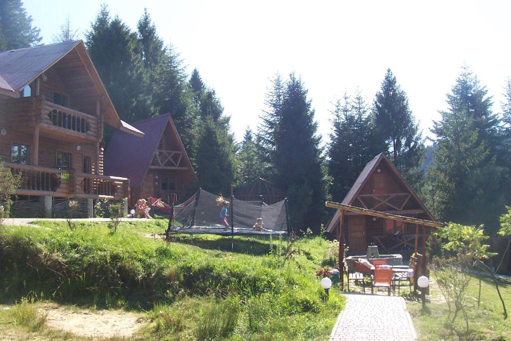 Boykivskiy Dvir Yasenitsa Zamkova Exterior photo